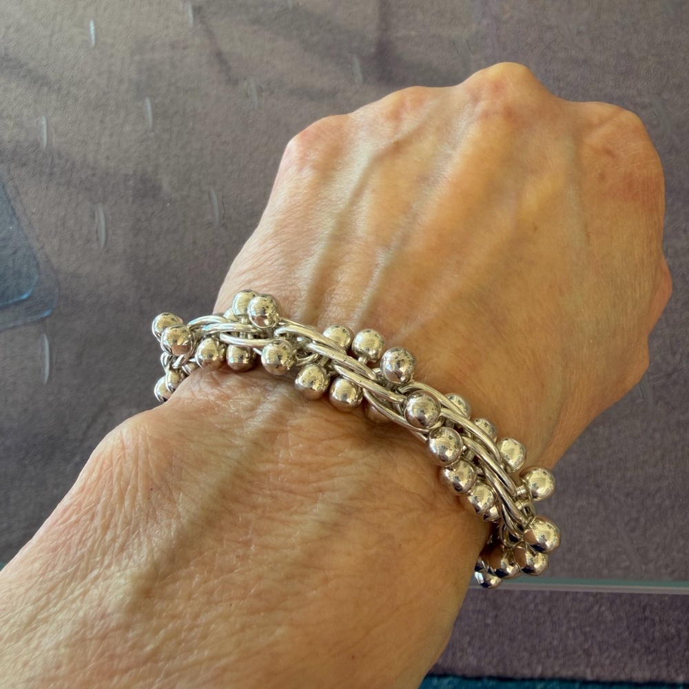 Chic Silver Beaded Bracelet - Picture 7 of 7